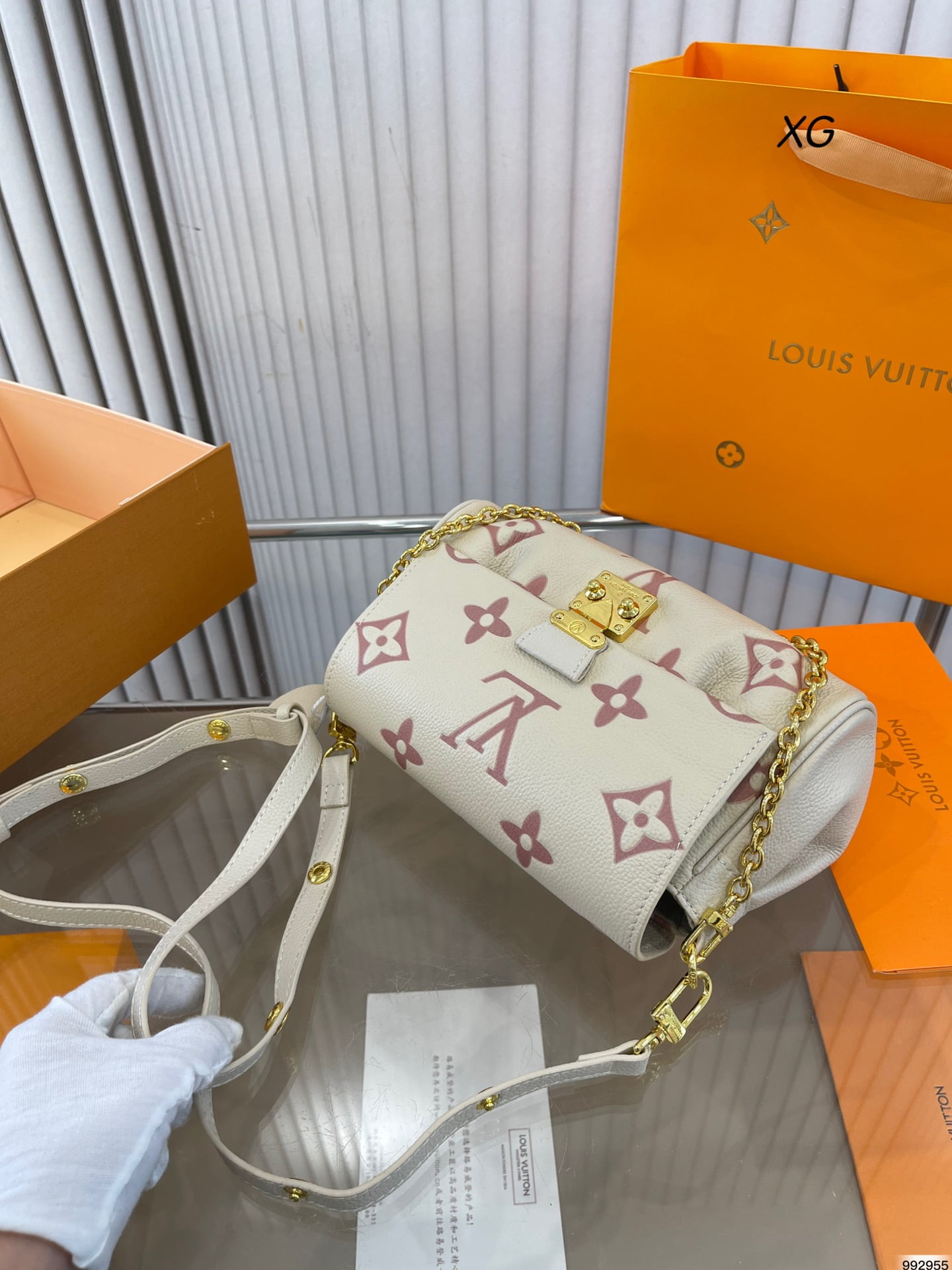 LV Favorite Cloud chain bag size: 23*13cm