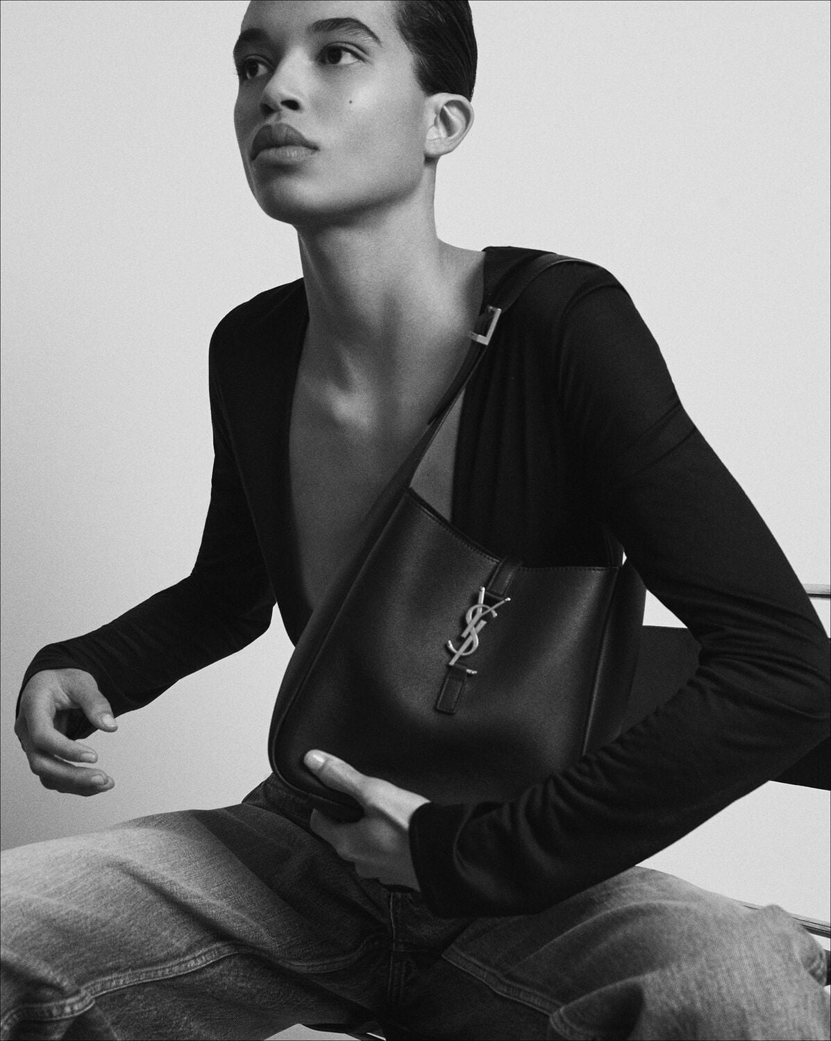 YSL / SMALL LE 5  7 SUPPLE IN GRAINED LEATHER 713938AAAUQ1000