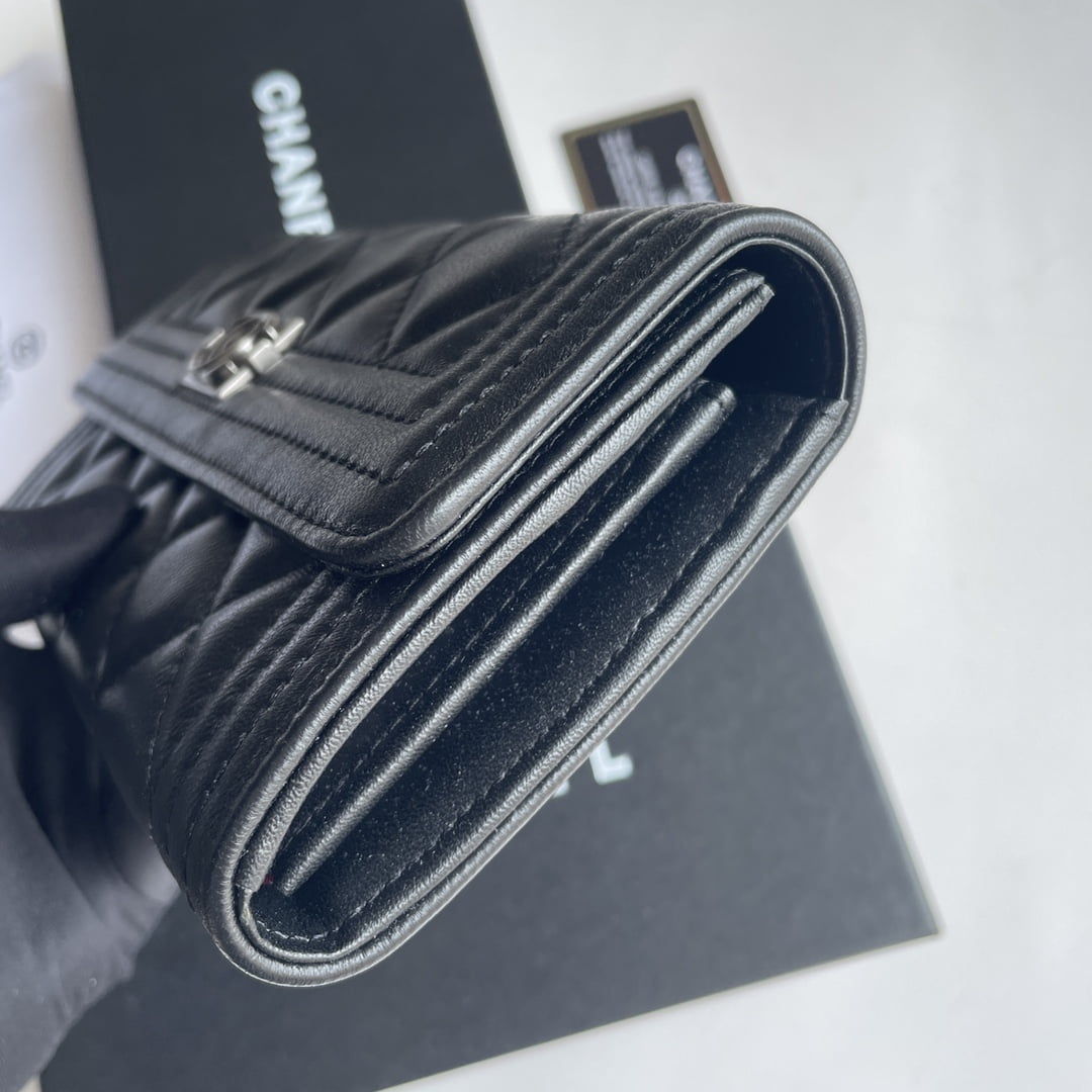 Chanel sheepskin Clutch bag with sliver hardware size: 19*10cm