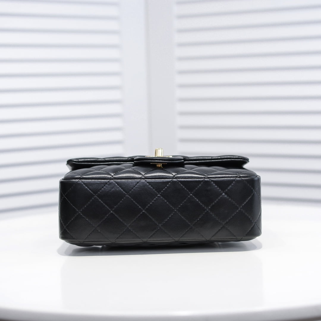 Chanel Lamb skin chain crossbody bag with gold hardware 1116 SIZE: 20*14*7cm/25.5*16*6.5cm/30*18*8cm