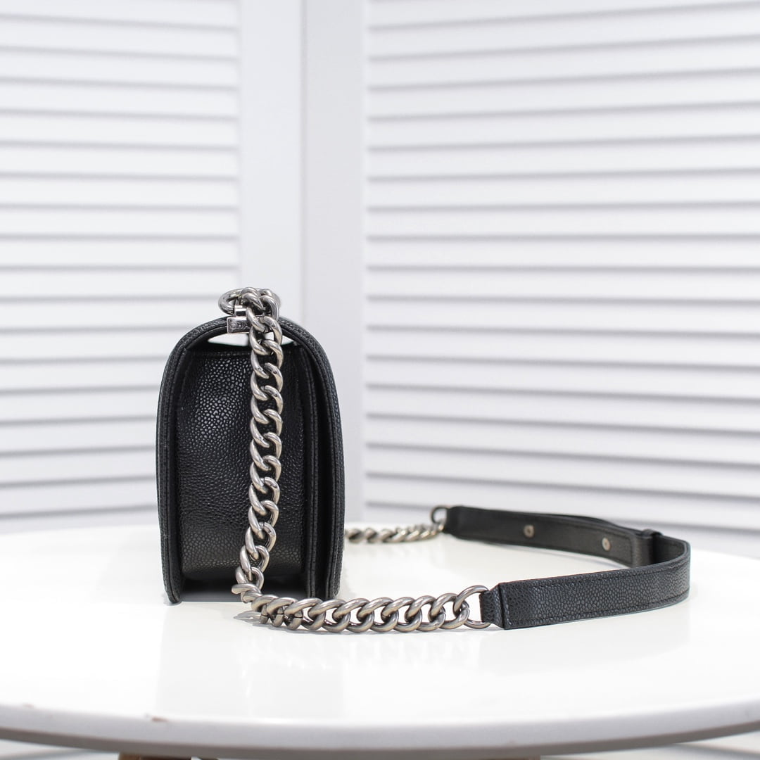 Chanel Cowhide caviar with sliver hardware size: 25*15*9cm