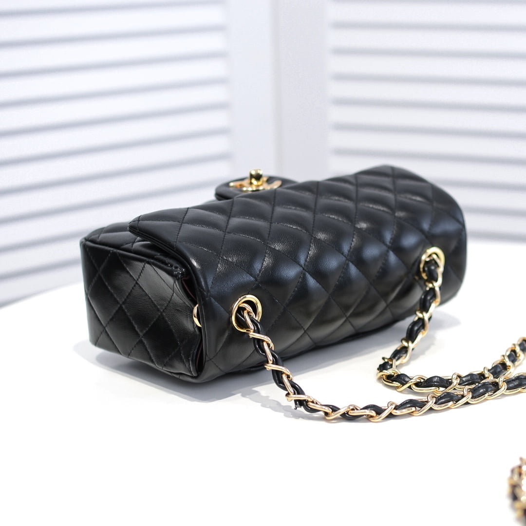 Chanel Lamb skin chain crossbody bag with gold hardware 1116 SIZE: 20*14*7cm/25.5*16*6.5cm/30*18*8cm
