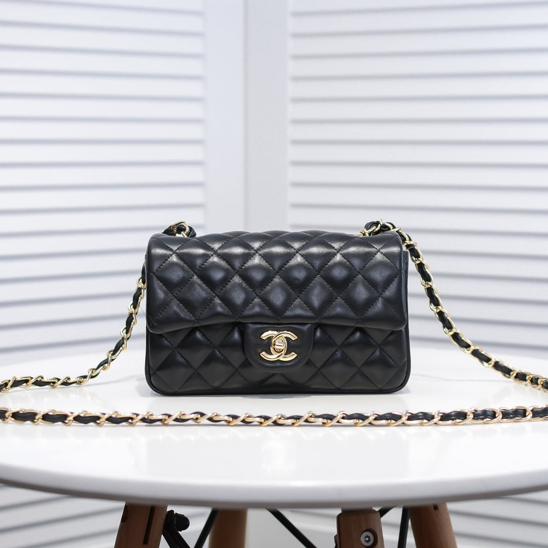 Chanel Lamb skin chain crossbody bag with gold hardware 1116 SIZE: 20*14*7cm/25.5*16*6.5cm/30*18*8cm