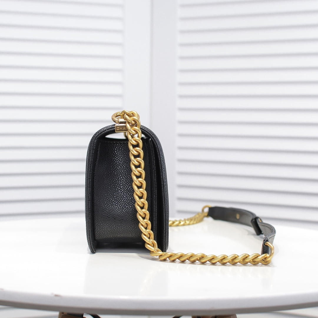 Chanel Cowhide caviar with gold hardware size: 25*15*9cm