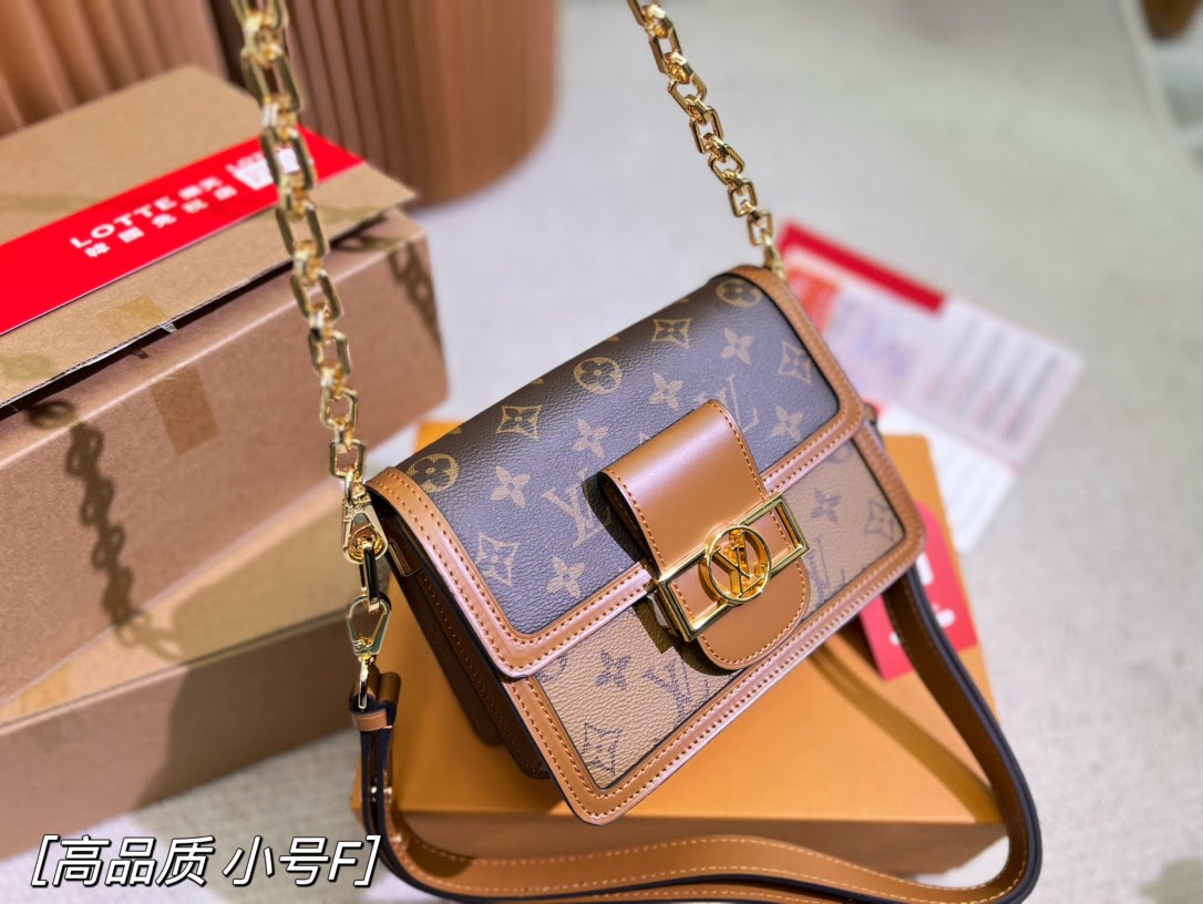 Louis Vuitton / LV Classic Daphne with chain  belt strap Size :20cm/25cm