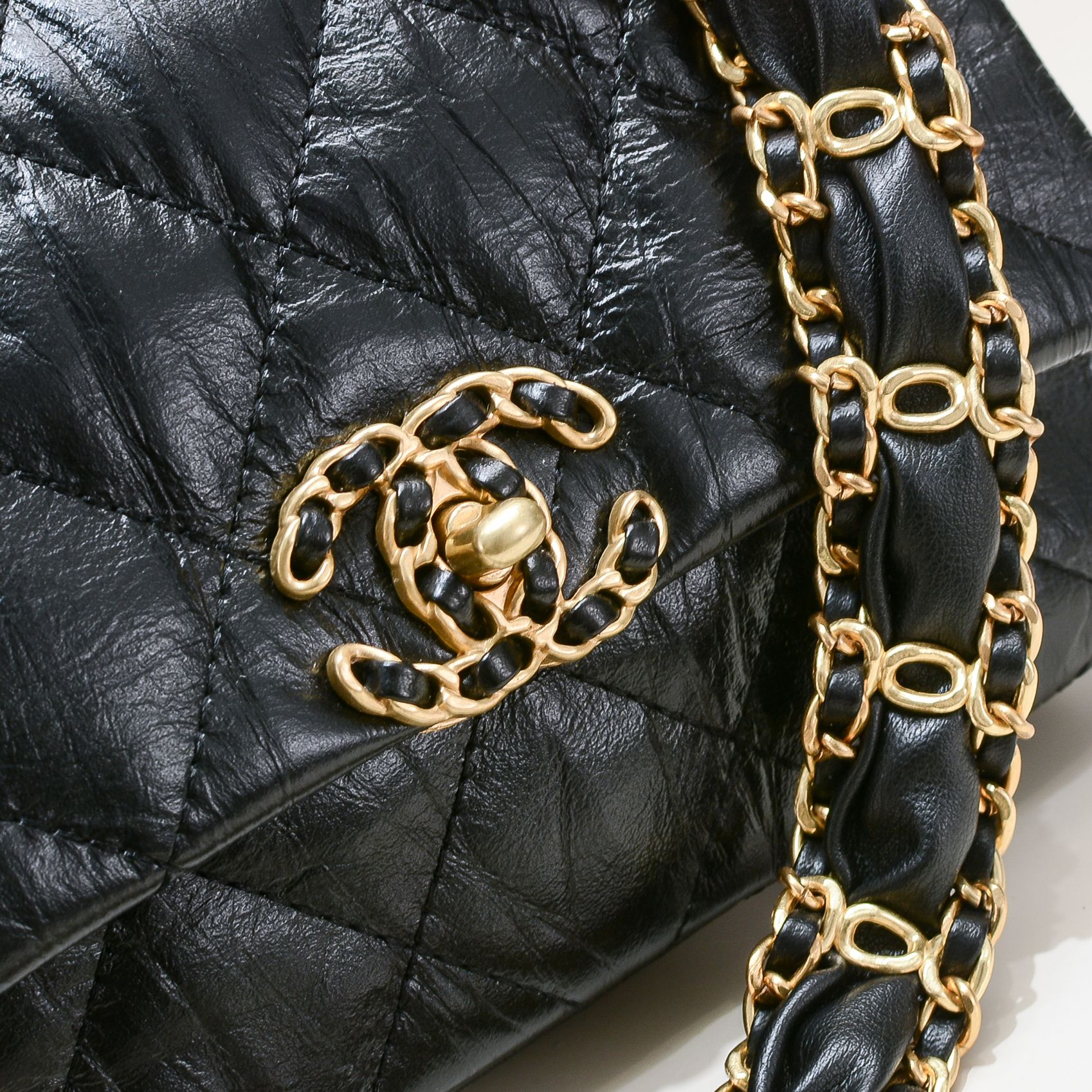Chanel 23K cowhide strap shoulder bag 9112 size: 13.5*20.5*5cm
