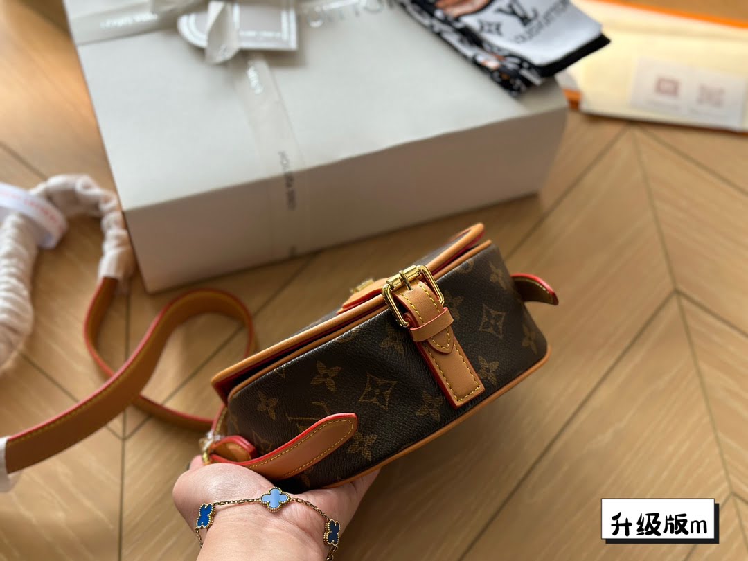 Louis Vuitton / LV Tambourin Saddle bag M44860 size: 18*16cm