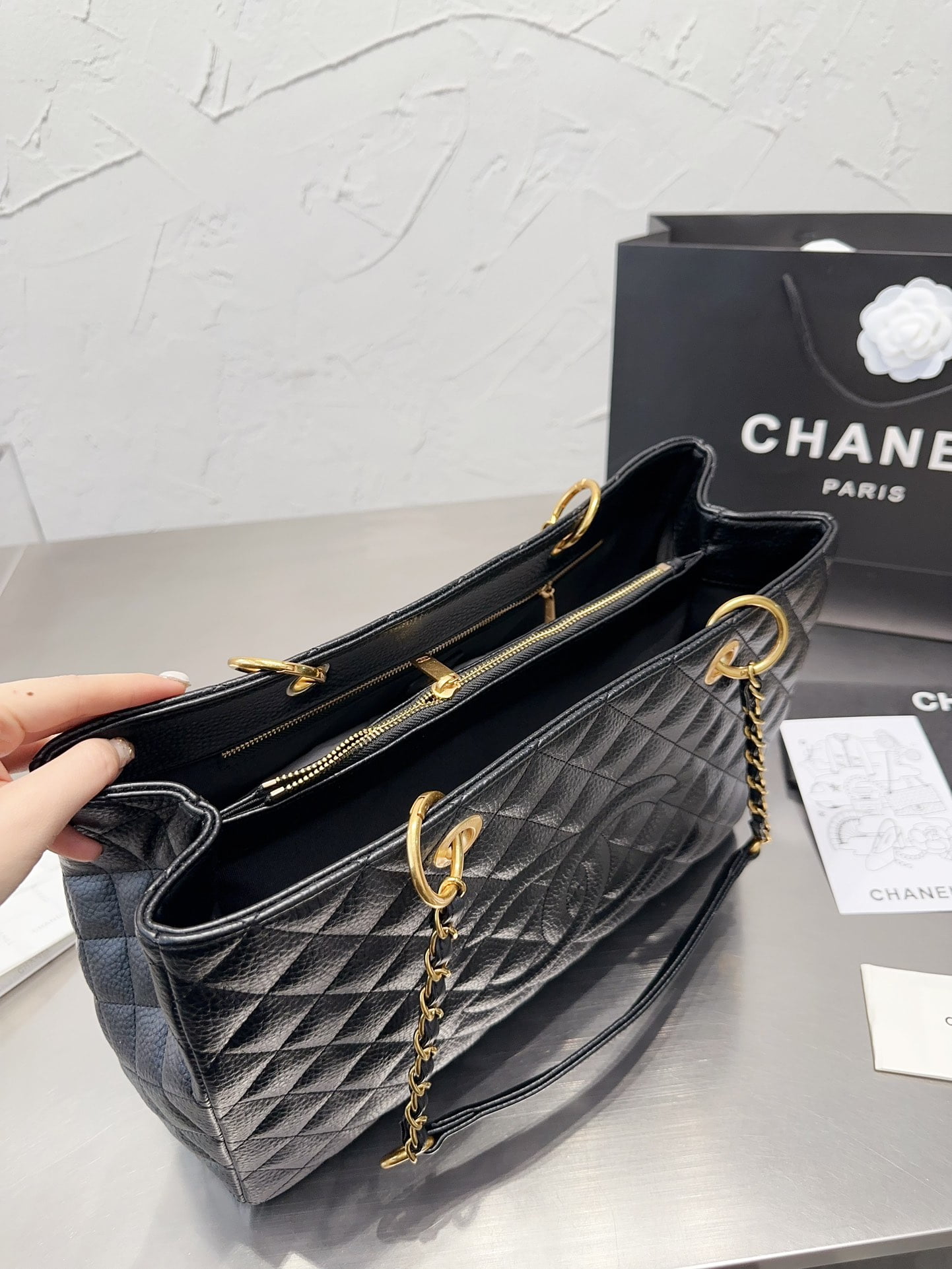 Chanel tote bag size: 38*15*25cm