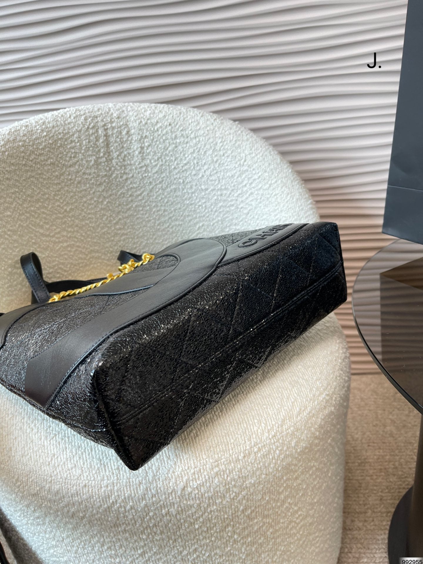 Chanel new tote bag size: 29*31cm