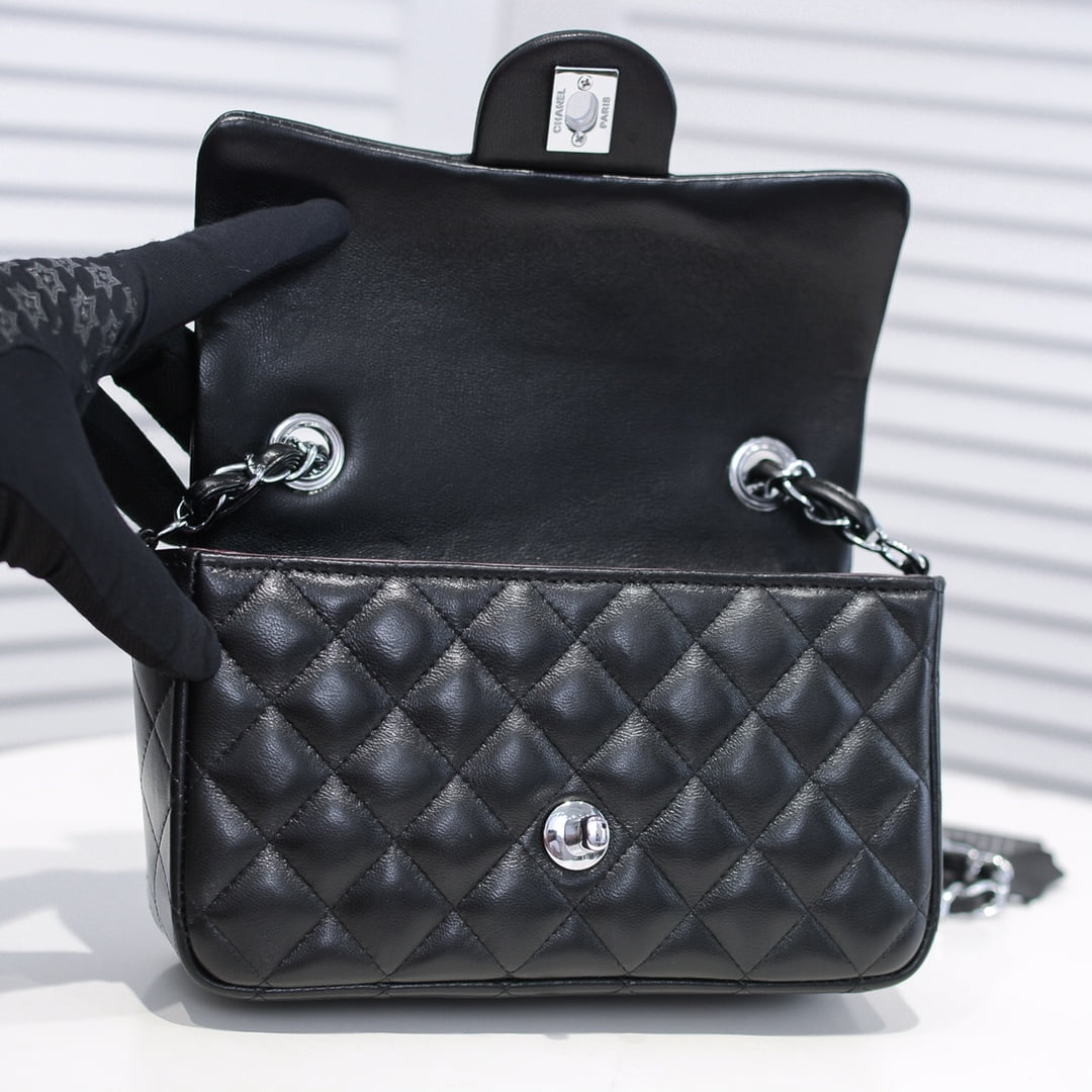 Chanel Lamb skin chain crossbody bag with sliver hardware 1116 SIZE: 20*14*7cm/25.5*16*6.5cm/30*18*8cm