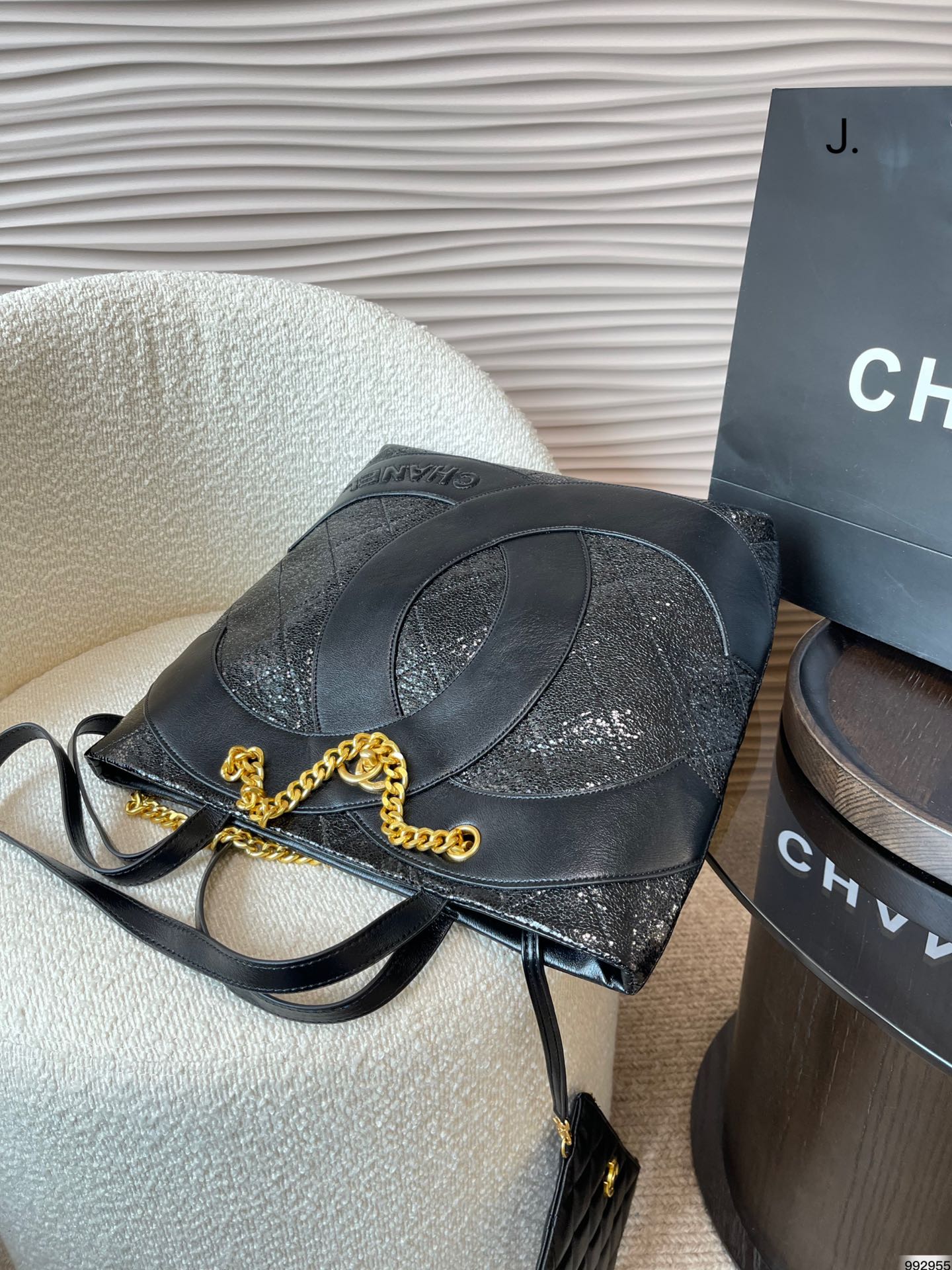 Chanel new tote bag size: 29*31cm