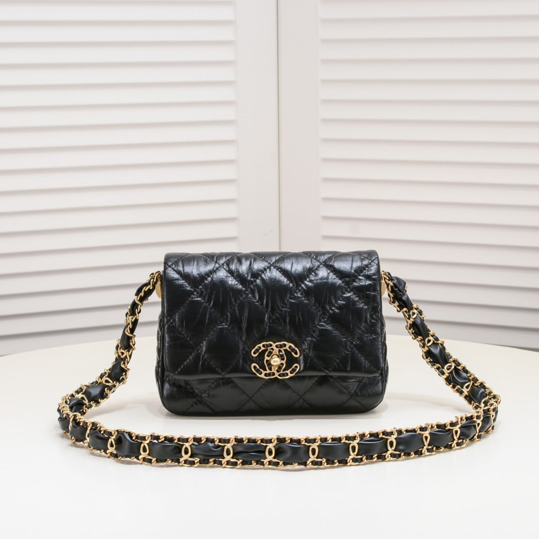 Chanel 23K cowhide strap shoulder bag 9112 size: 13.5*20.5*5cm