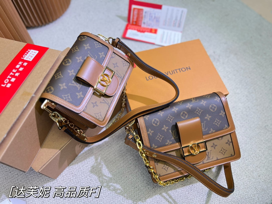 Louis Vuitton / LV Classic Daphne with chain  belt strap Size :20cm/25cm