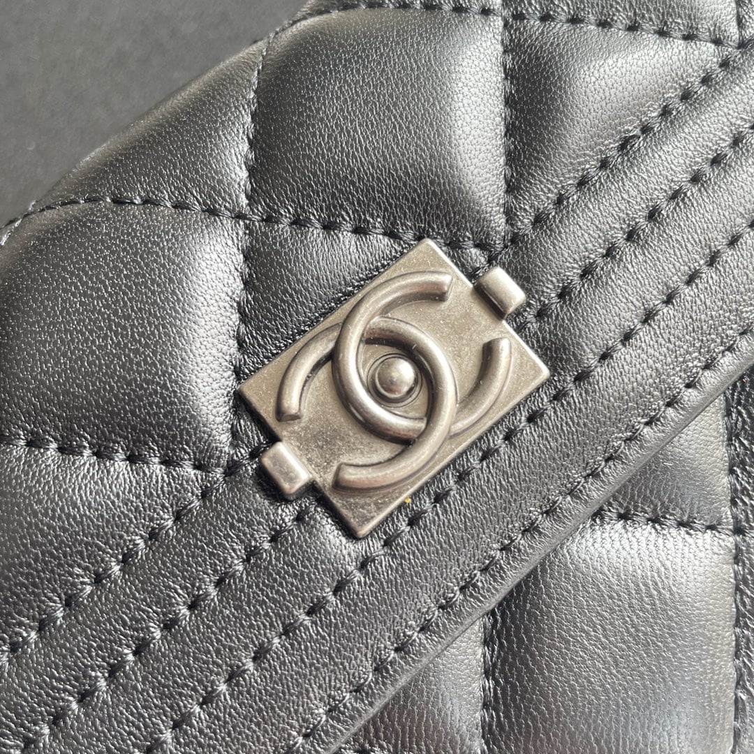 Chanel sheepskin Clutch bag with sliver hardware size: 19*10cm