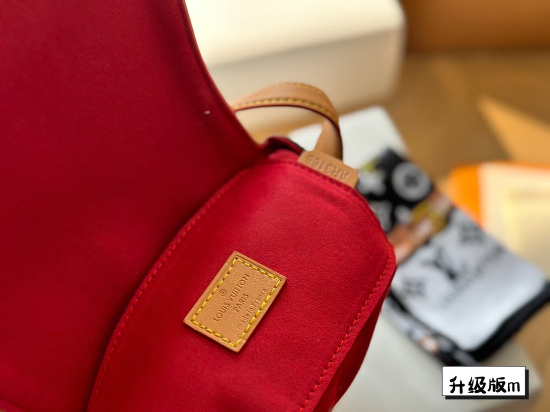 Louis Vuitton / LV Tambourin Saddle bag M44860 size: 18*16cm