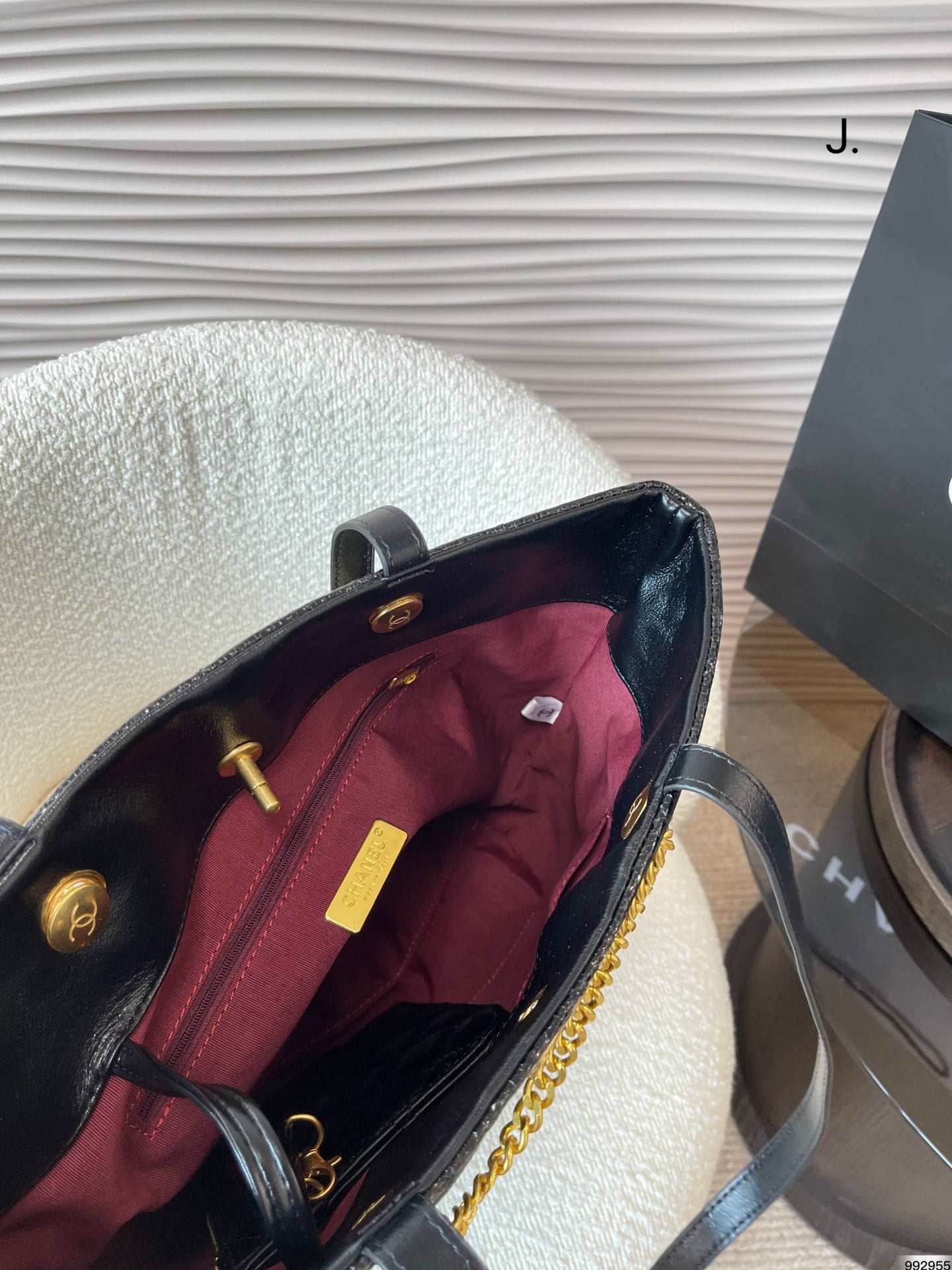 Chanel new tote bag size: 29*31cm