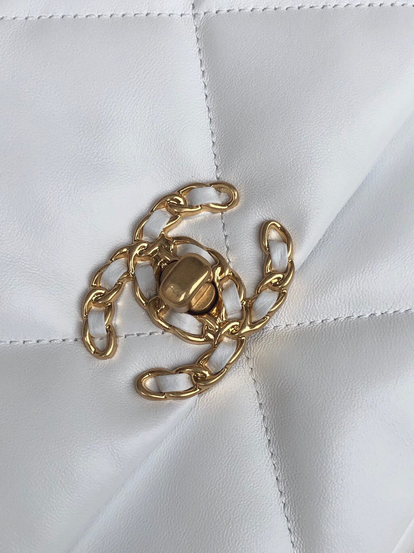 chanel Model :s1160 Shoulder bag with chain size: 26cm