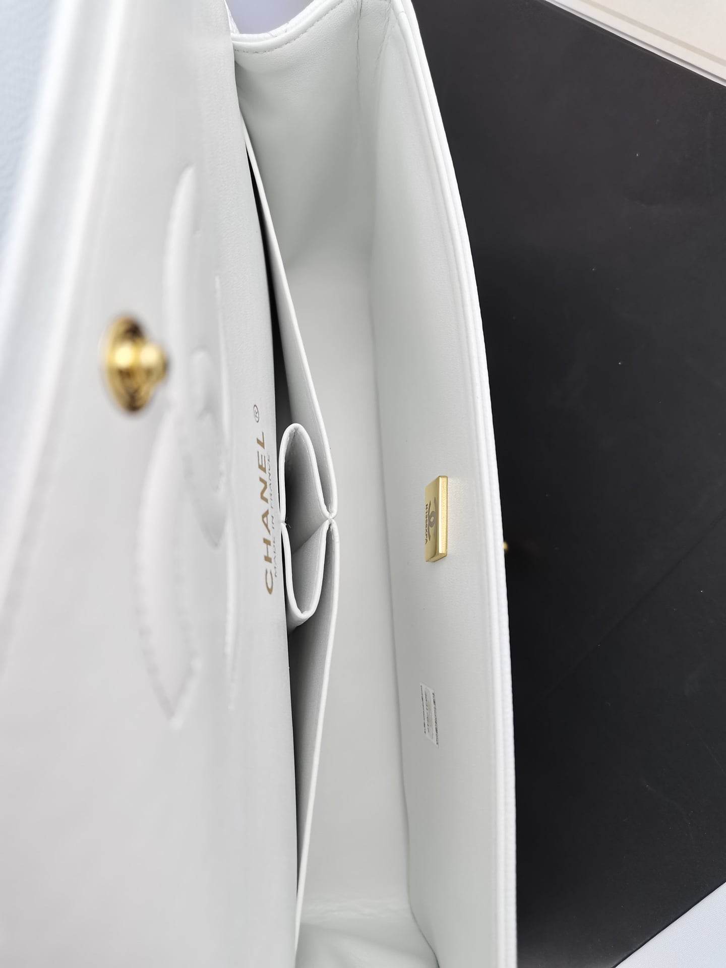 Chanel classic flap bag a01112 medium size: 15.5 25.5 6.5cm