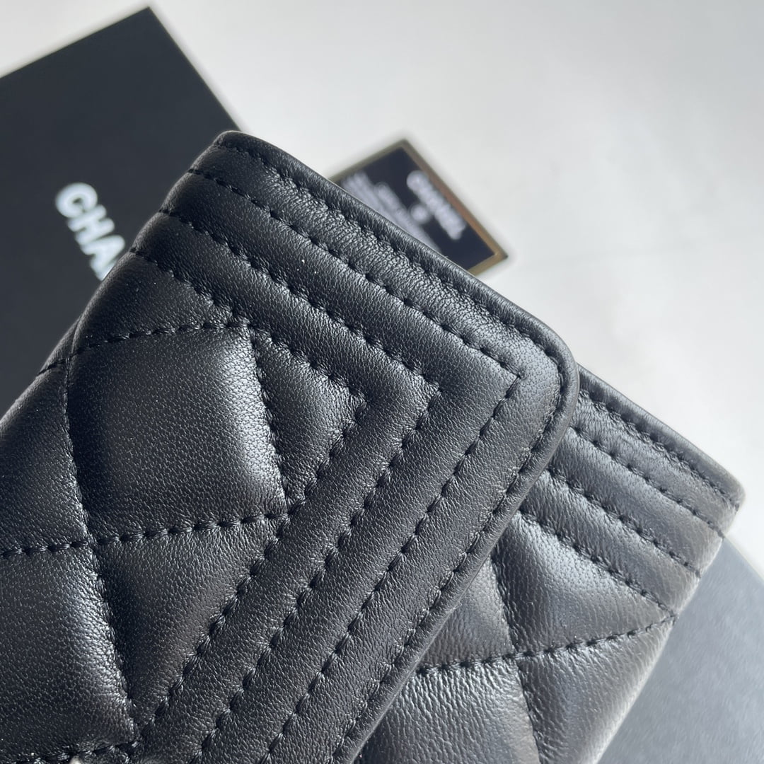 Chanel sheepskin Clutch bag with sliver hardware size: 19*10cm