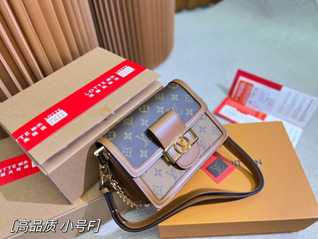 Louis Vuitton / LV Classic Daphne with chain  belt strap Size :20cm/25cm