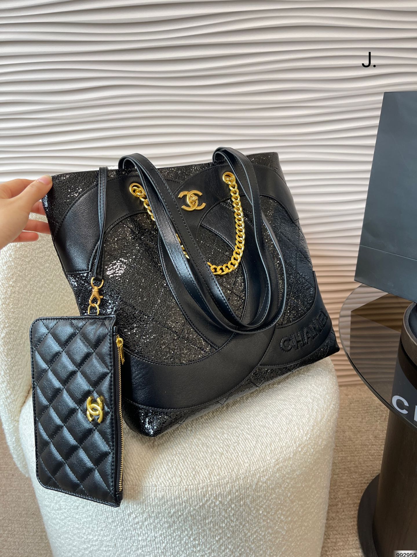 Chanel new tote bag size: 29*31cm