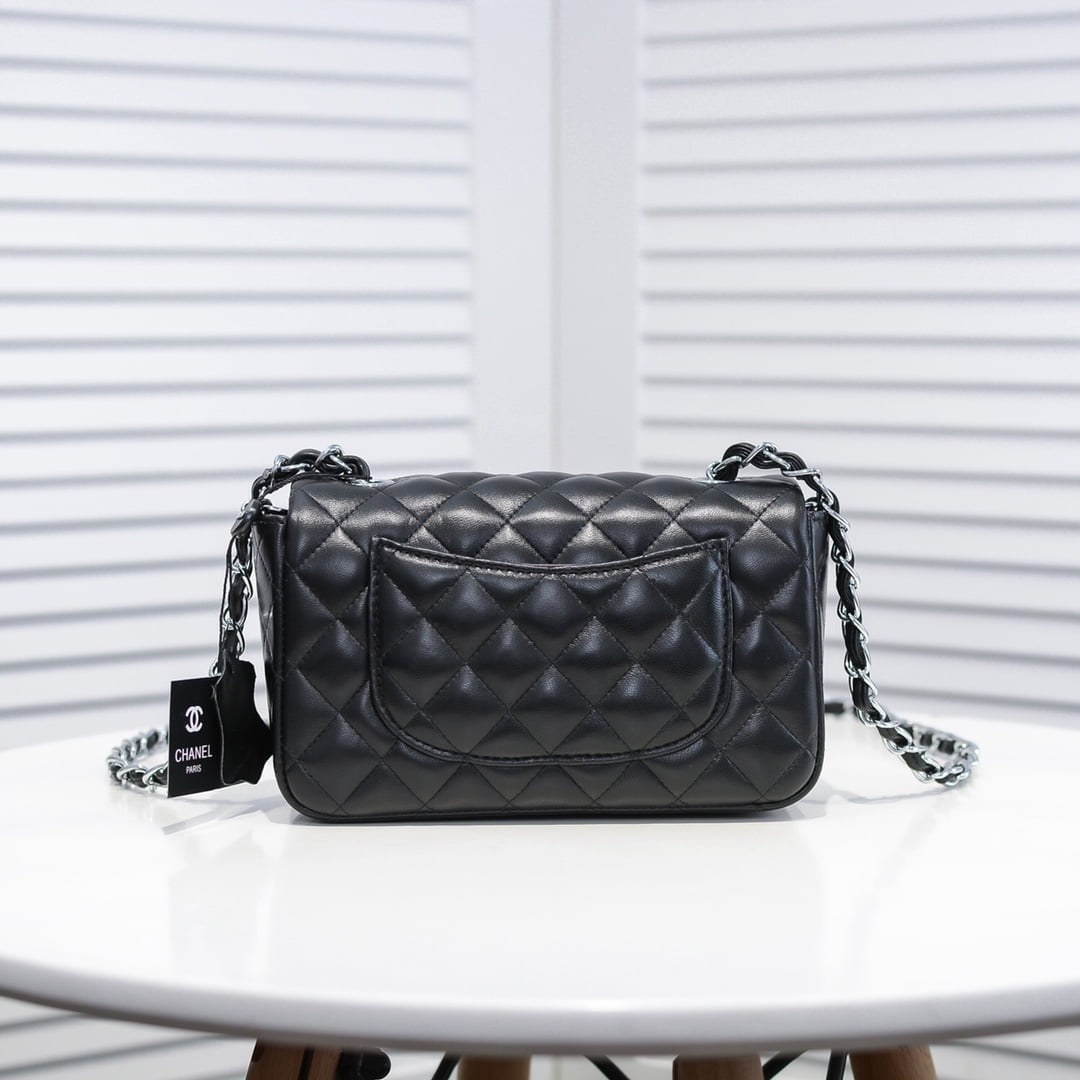 Chanel Lamb skin chain crossbody bag with sliver hardware 1116 SIZE: 20*14*7cm/25.5*16*6.5cm/30*18*8cm