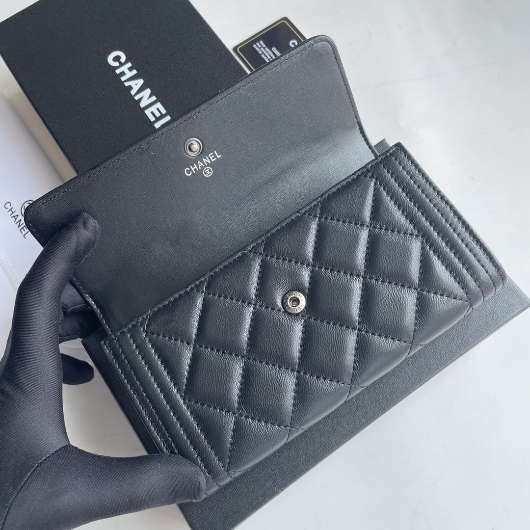Chanel sheepskin Clutch bag with sliver hardware size: 19*10cm