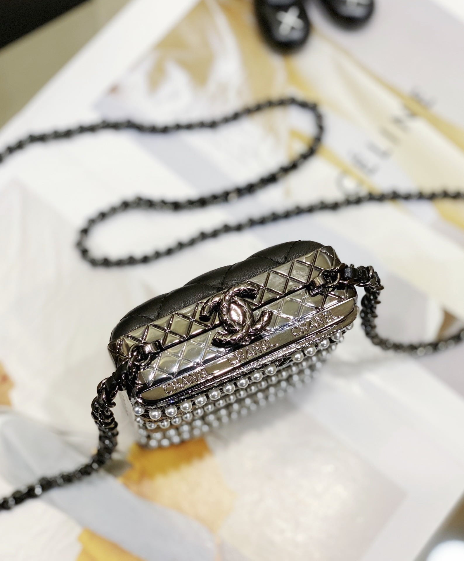 chanel22k dinner bag black Pearl string size: 11*9*4.5cm