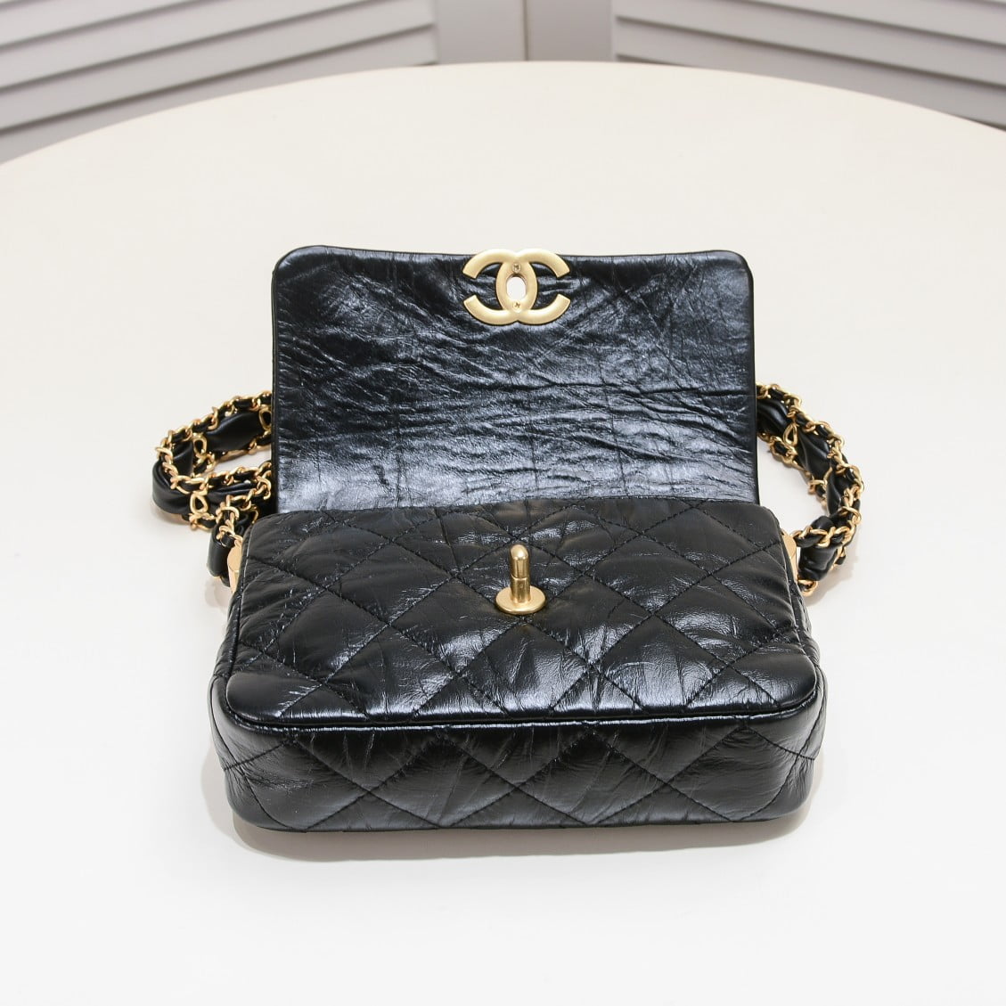 Chanel 23K cowhide strap shoulder bag 9112 size: 13.5*20.5*5cm