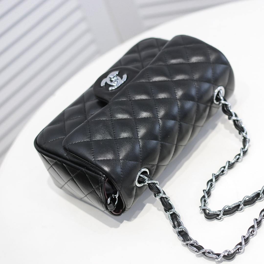 Chanel Lamb skin chain crossbody bag with sliver hardware 1116 SIZE: 20*14*7cm/25.5*16*6.5cm/30*18*8cm