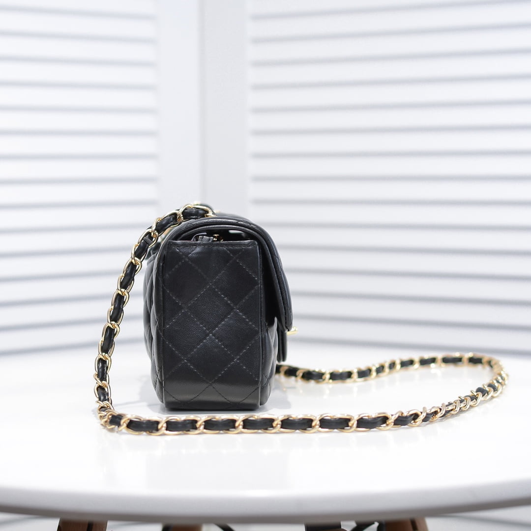 Chanel Lamb skin chain crossbody bag with gold hardware 1116 SIZE: 20*14*7cm/25.5*16*6.5cm/30*18*8cm