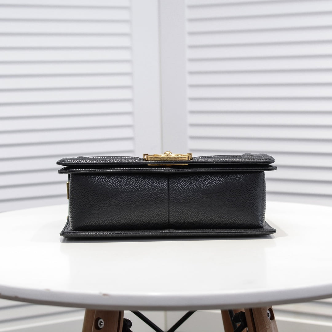 Chanel Cowhide caviar with gold hardware size: 25*15*9cm