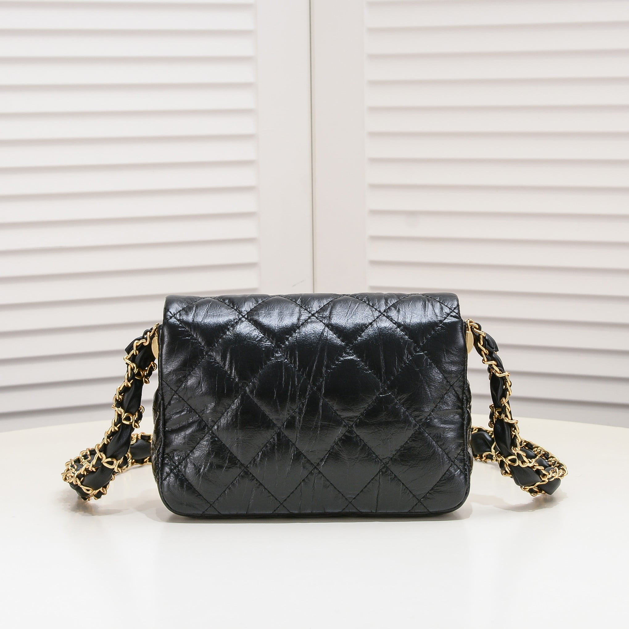 Chanel 23K cowhide strap shoulder bag 9112 size: 13.5*20.5*5cm