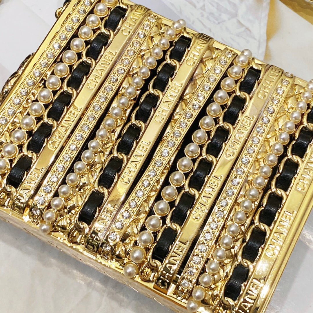 chanel22k dinner bag gold Pearl string size: 11*9*4.5cm