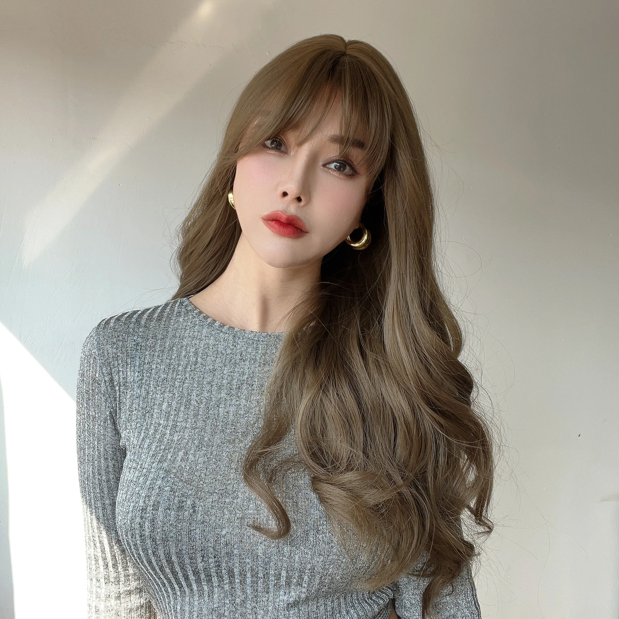 ПАРИКИ В КОРЕЙСКОМ СТИЛЕ, ВОЗДУШНАЯ КОРИЧНЕВАЯ ЧЕЛКА ТЕМПЕРАМЕНТ БОЛЬШИЕ ВОЛНЫ ЖЕНСКИЕ ПАРИКИ НЕСТАНДАРТНЫЕ ЭТИКЕТКИ ДЛЯ ПАРИКОВ