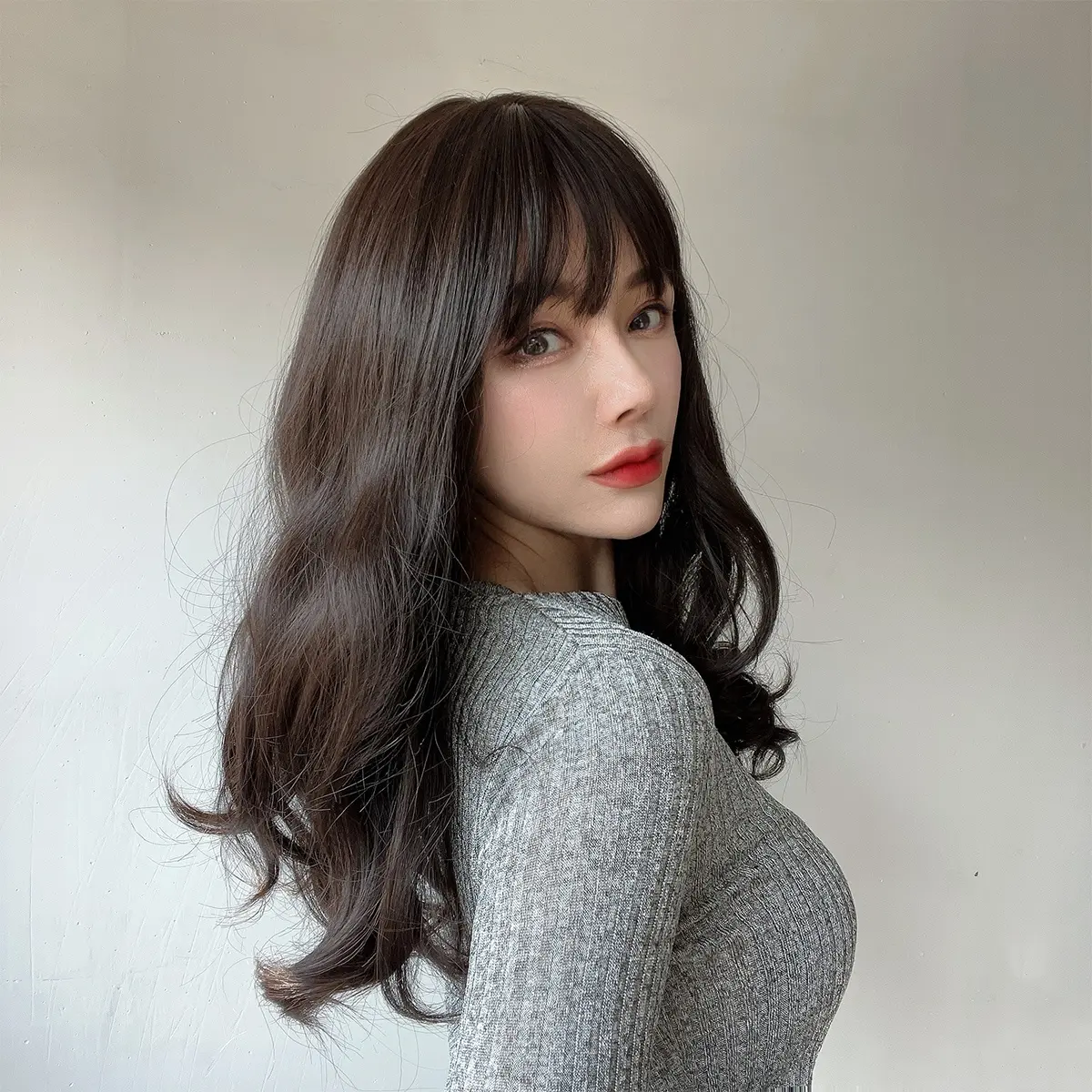 Горячая распродажа Черная волнистая кудрявая воздушная челка Парики Бестселлеры Парики HD Парики