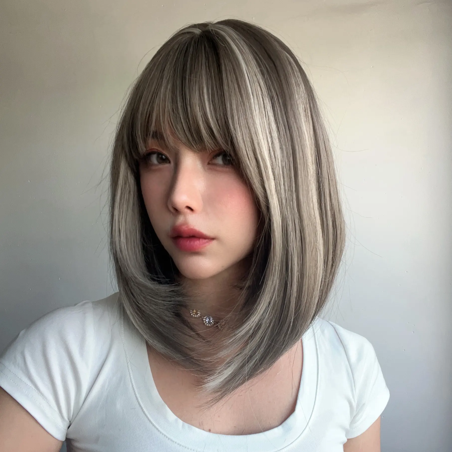 2024 новый взрывной модный парик женский градиентный серый прямые волосы высокотемпературный шелковый головной убор