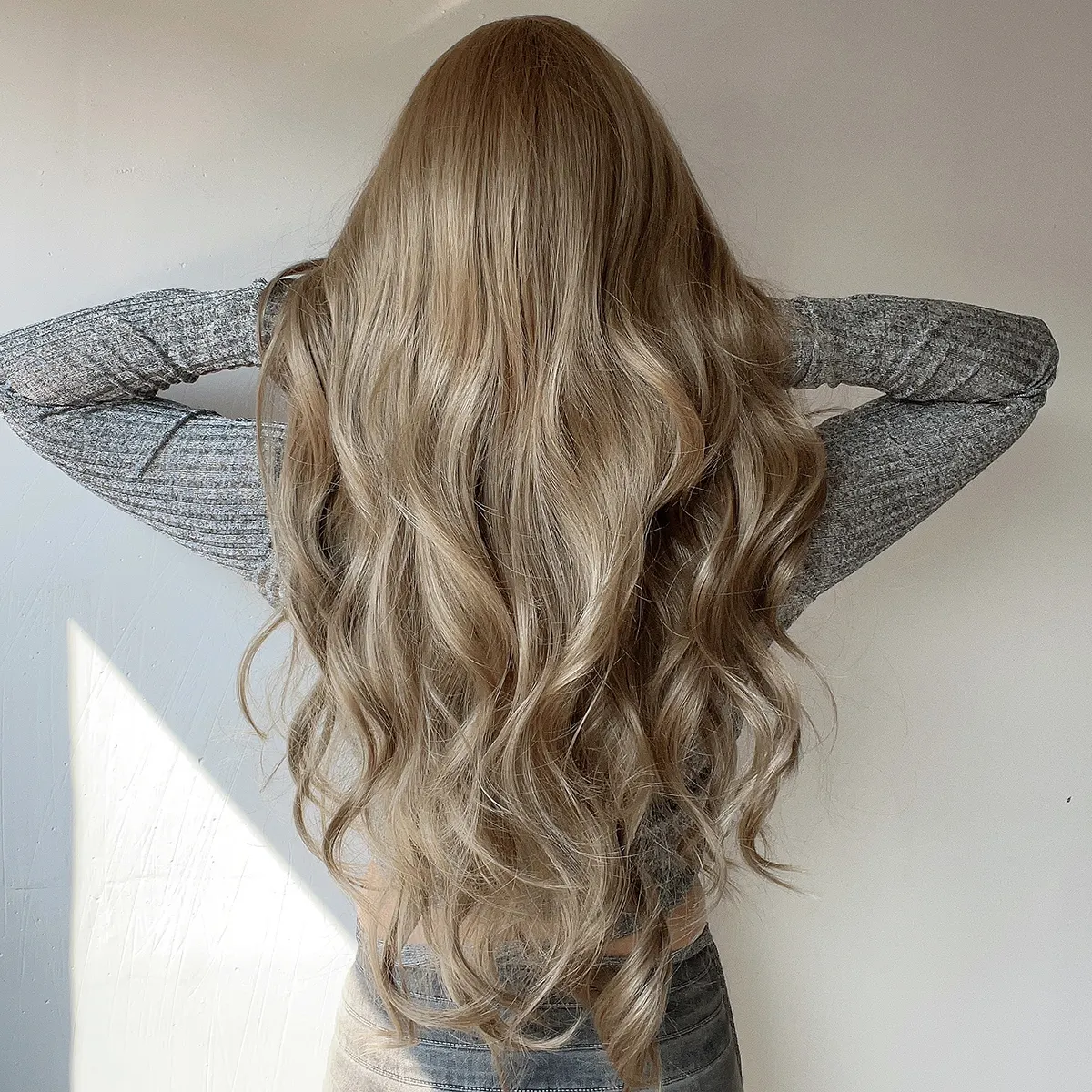 Горячие продажи  популярные модные парики европейские и американские бежевые большие волны черные женские высокотемпературные шелковые парики