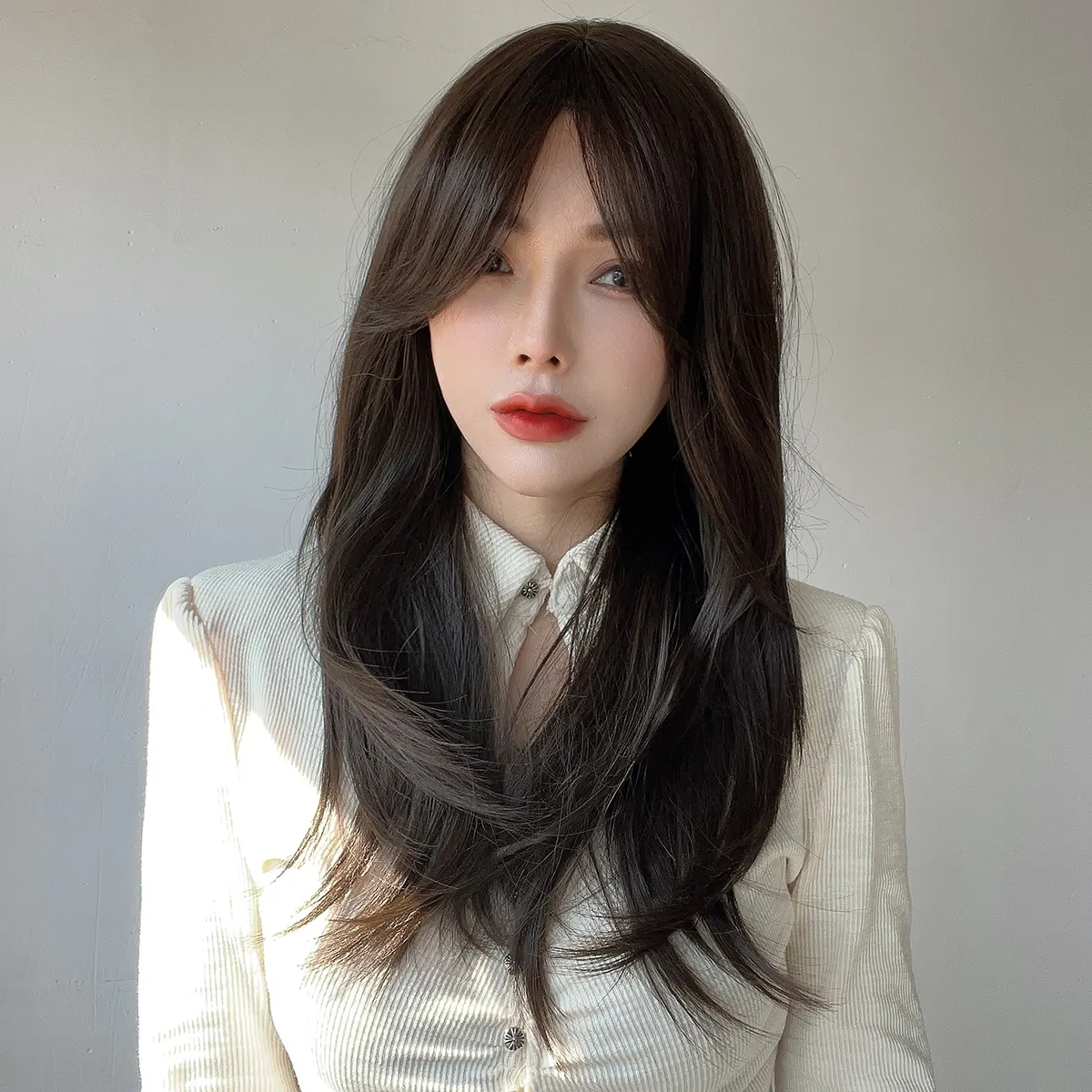 Популярна многоуровневая челка, парики, женские натуральные черные микролоконы, прямые волосы, высокотемпературный шелковый головной убор.