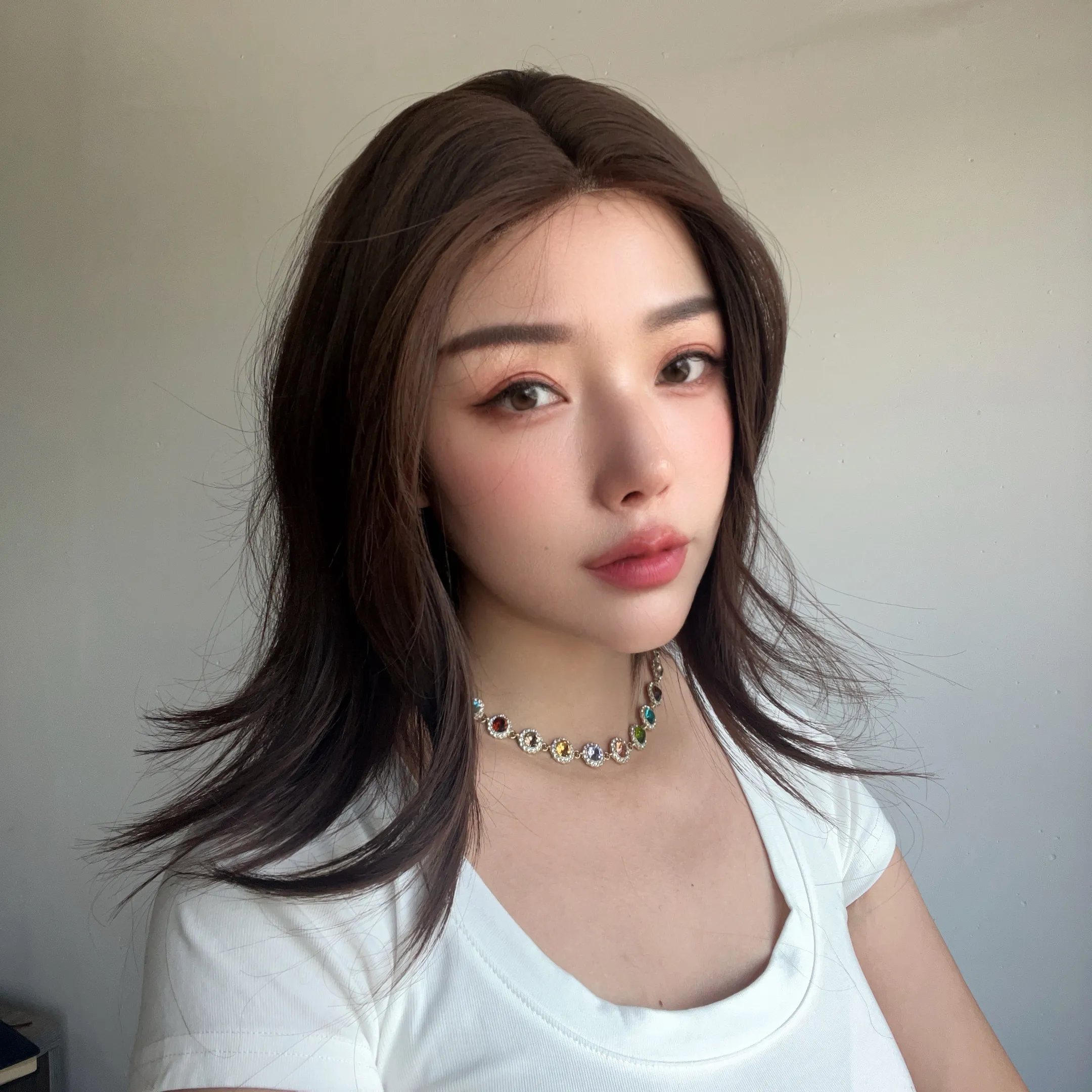 Новое слово футура кружево черный коричневый мягкий натуральный короткий прямой волос точка импортный шелк химическое волокно женский парик головной убор