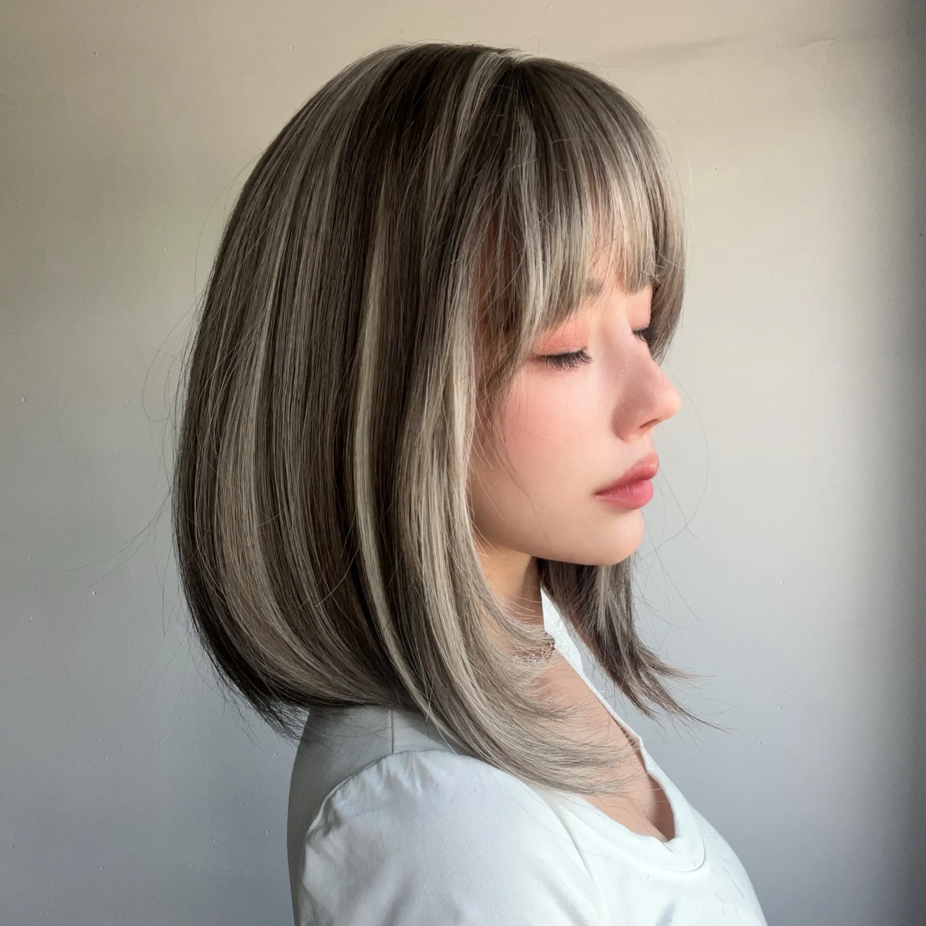 2024 новый взрывной модный парик женский градиентный серый прямые волосы высокотемпературный шелковый головной убор