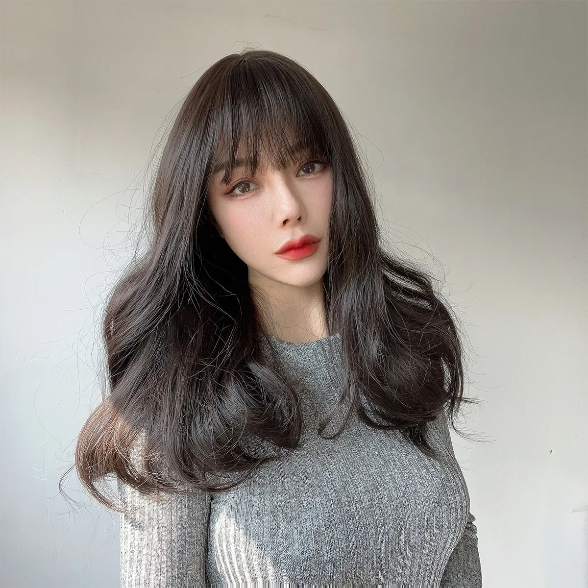 Горячая распродажа Черная волнистая кудрявая воздушная челка Парики Бестселлеры Парики HD Парики