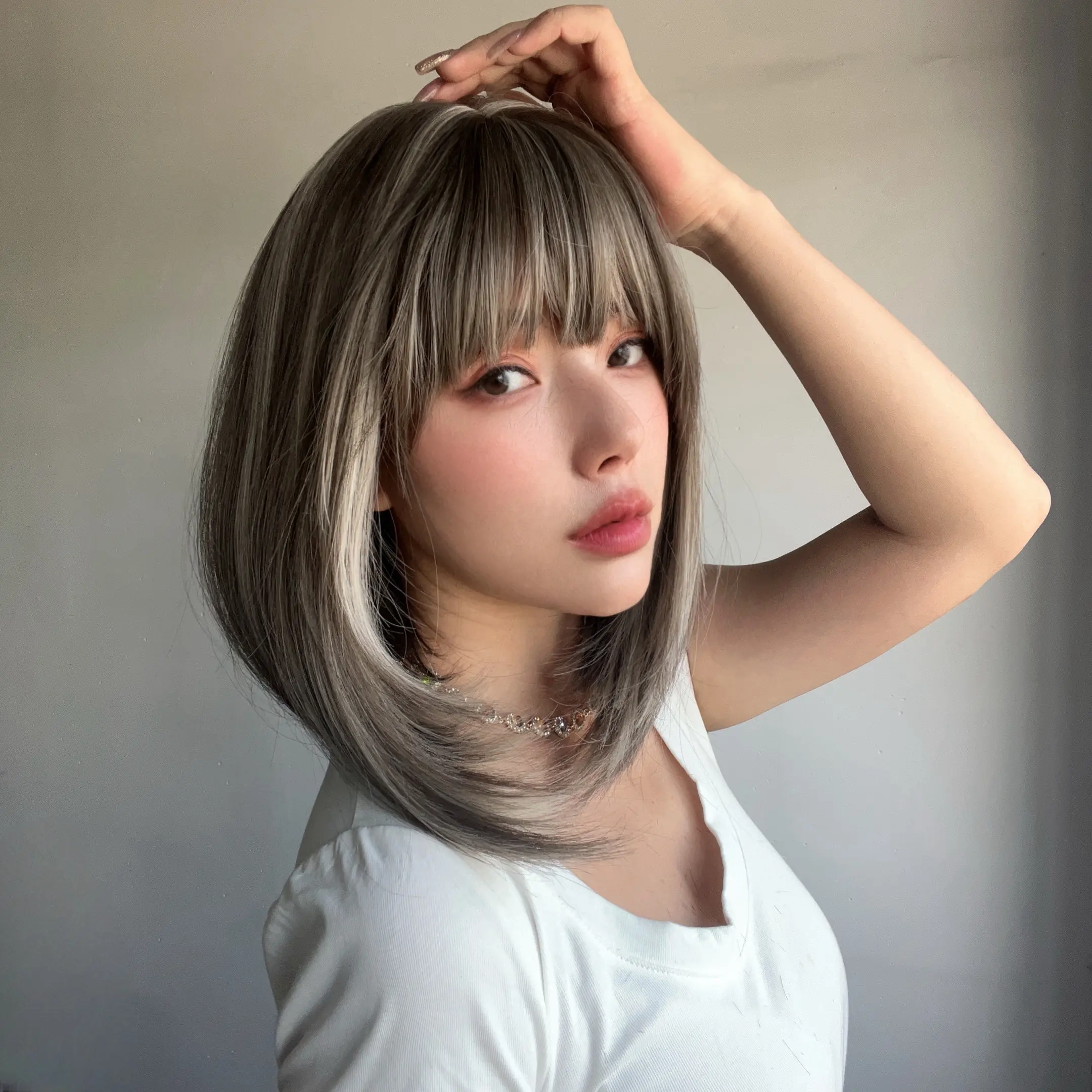 2024 новый взрывной модный парик женский градиентный серый прямые волосы высокотемпературный шелковый головной убор