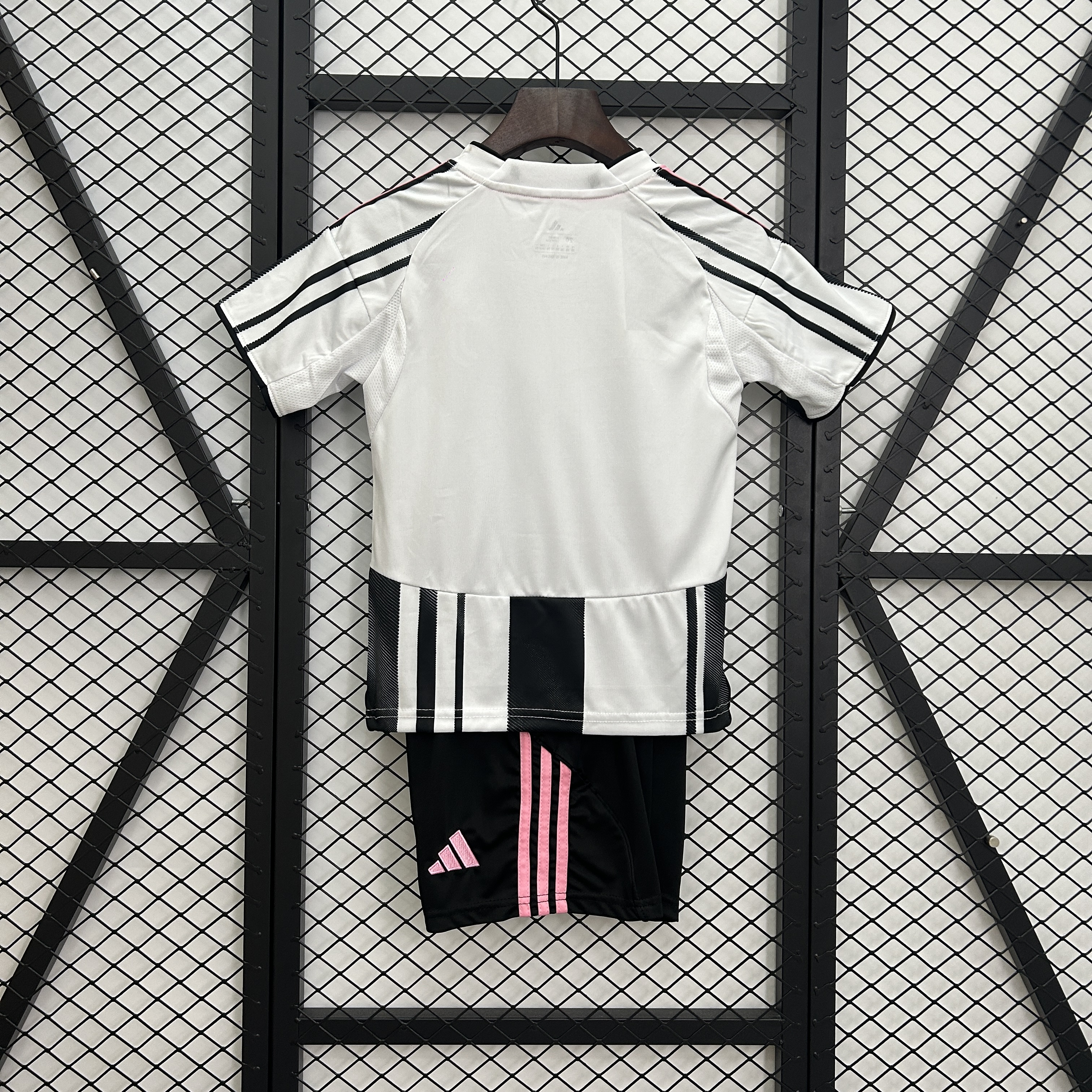 2025-26 kid kit Juventus Home Size: 16-28