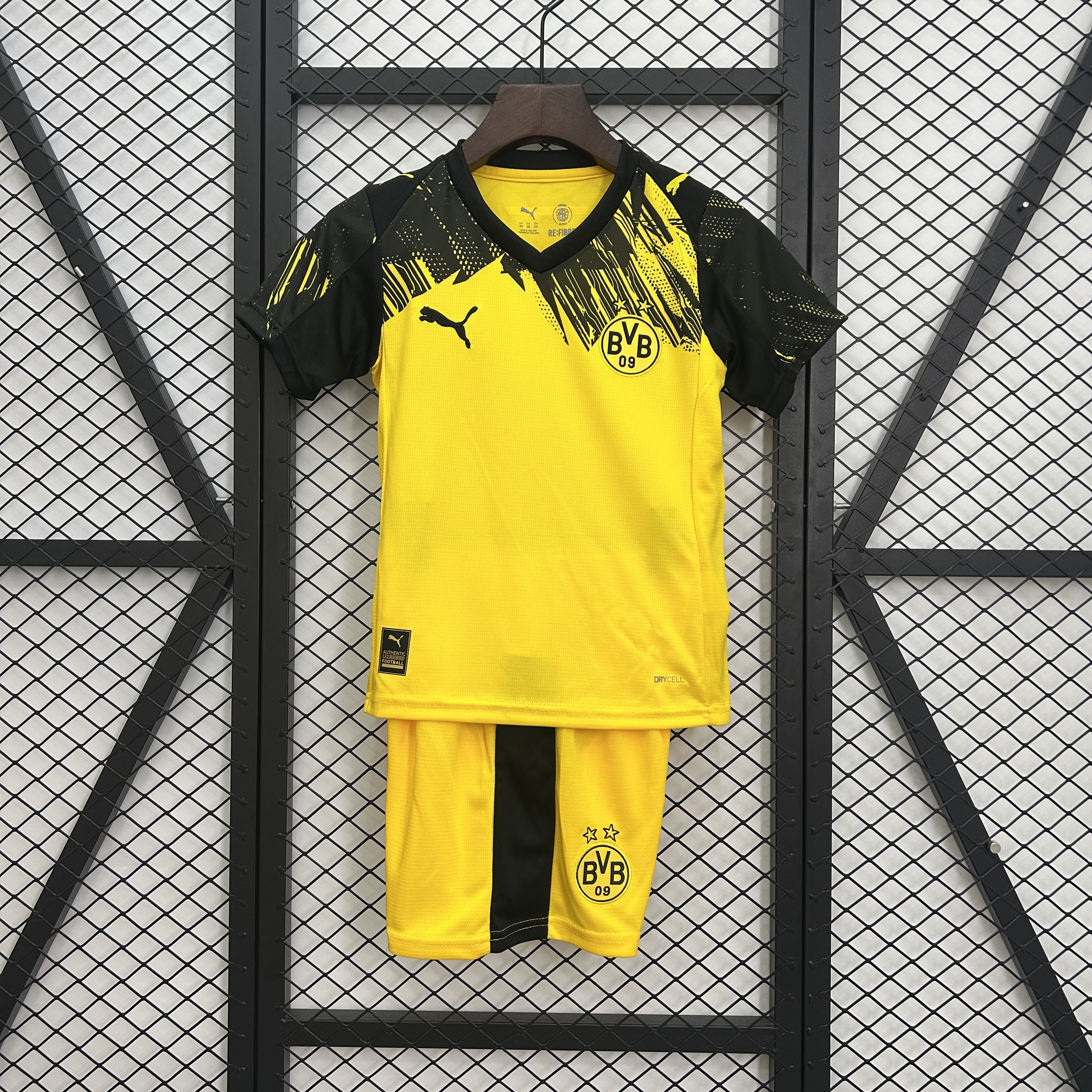 2025-26 kid kit Dortmund home size: 16-28