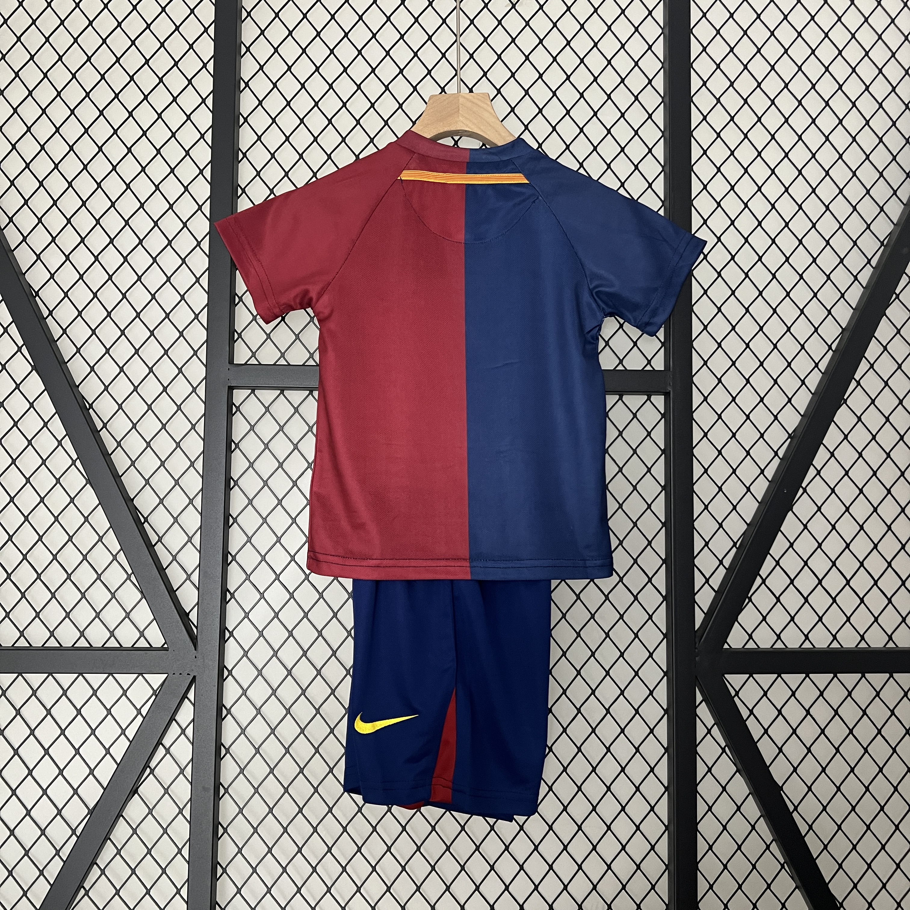 kid kit Barcelona 08/09 home size: 16-28