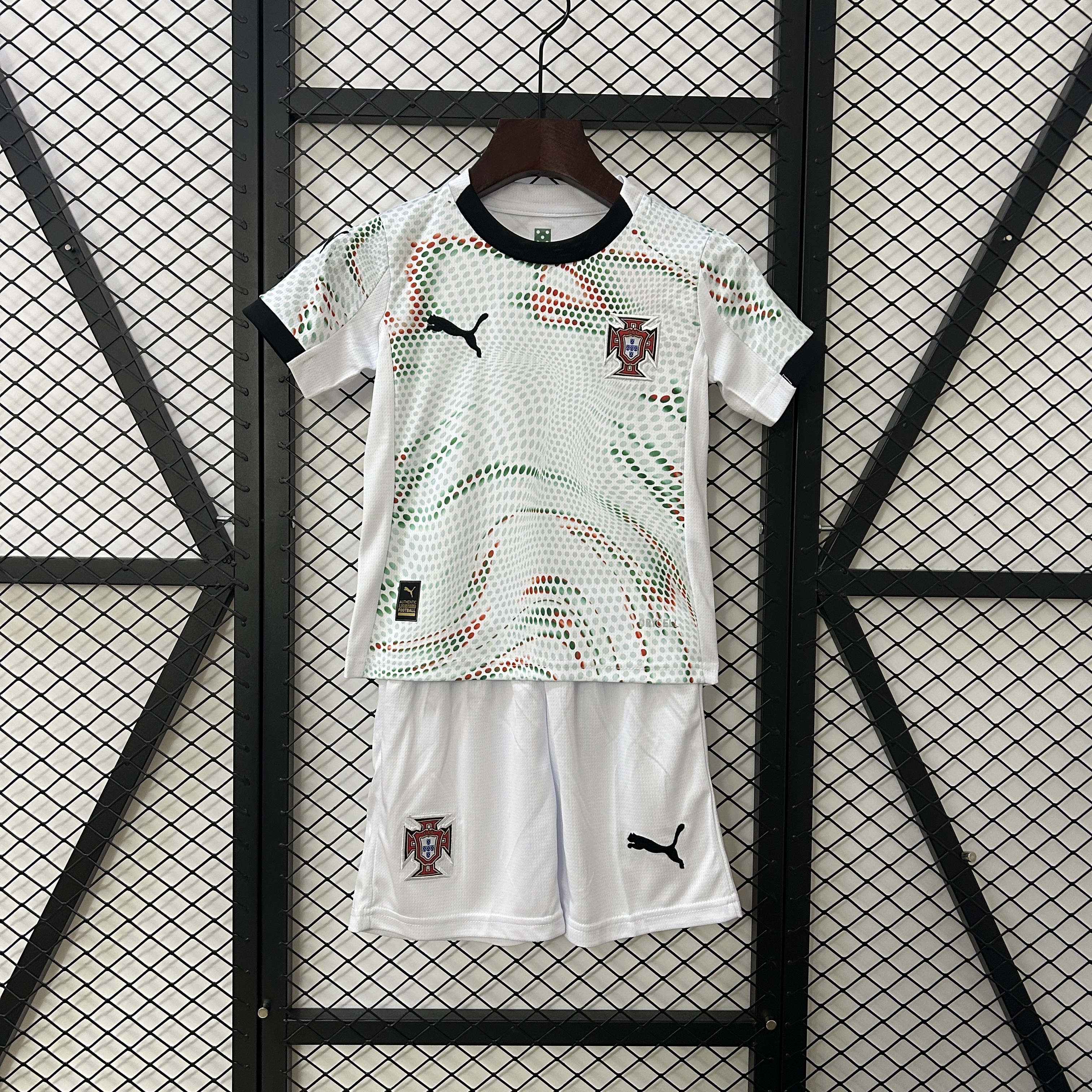 2025-26 kid kit Portugal home away size: 16-28