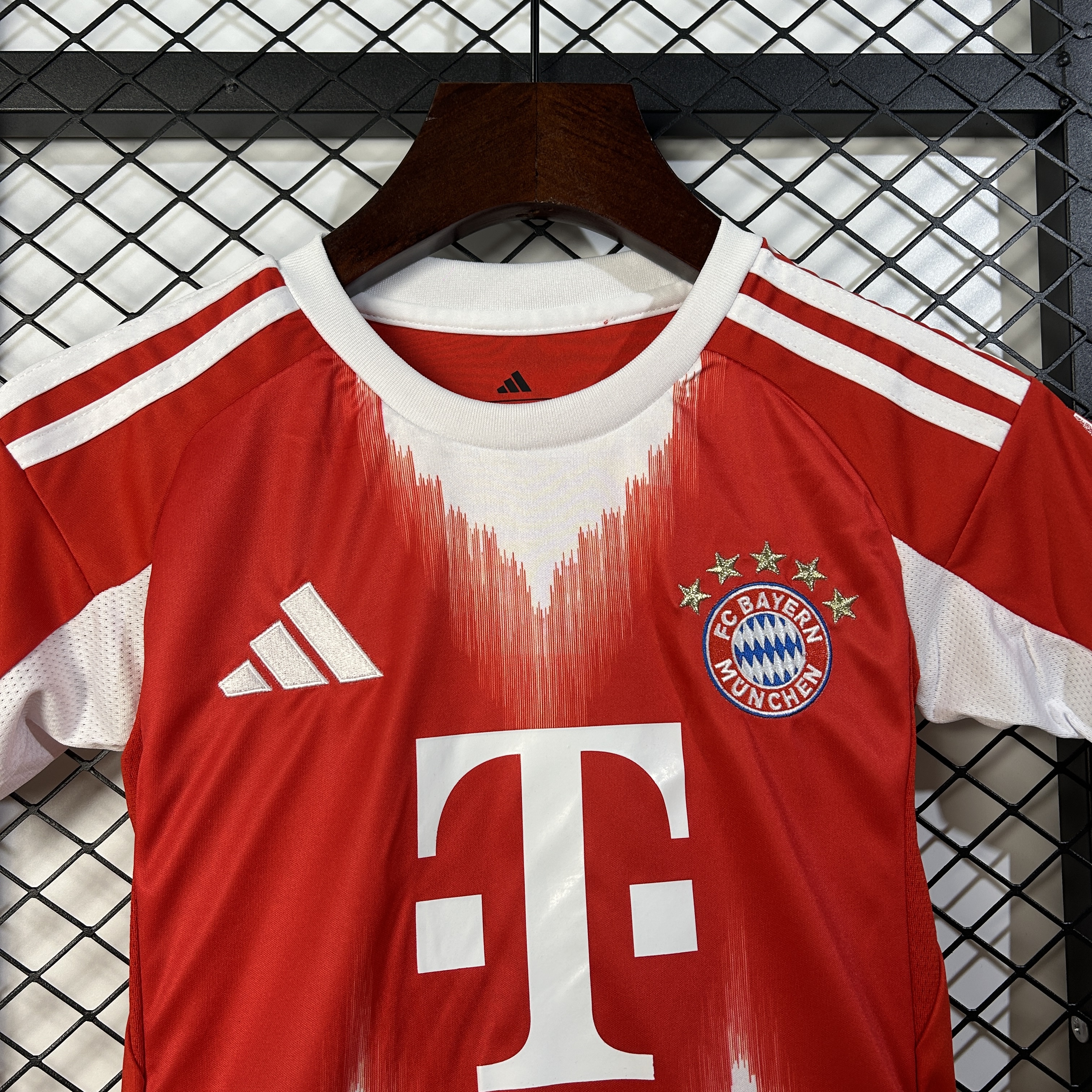 2025-26 kids Bayern Munich home size: 16-28