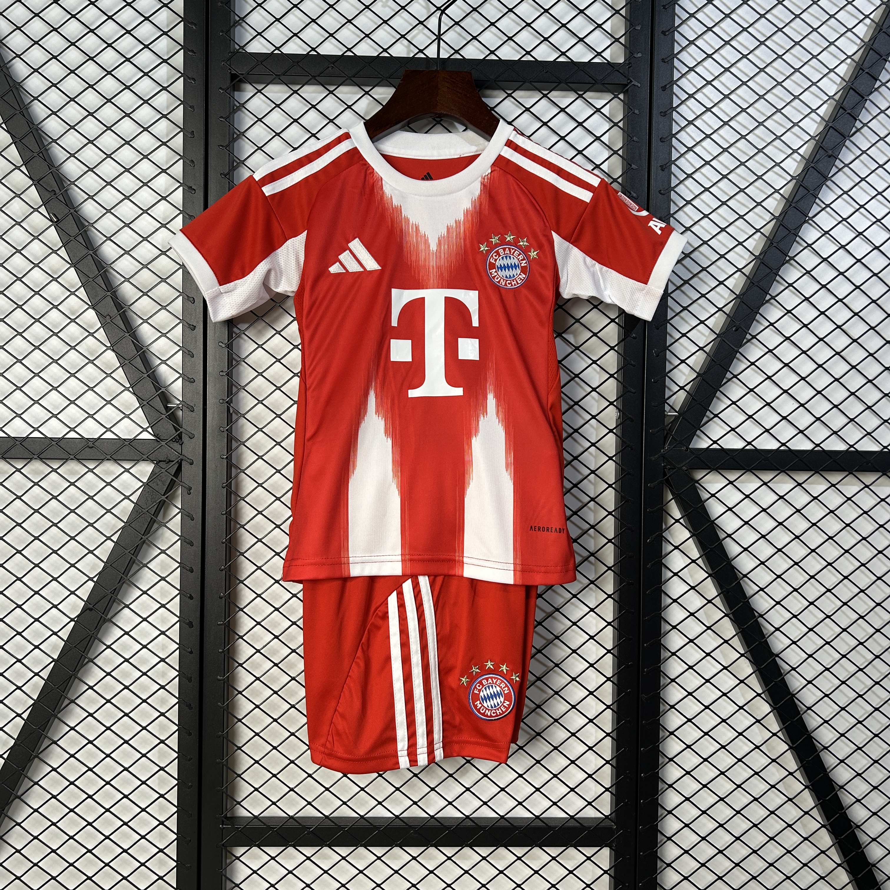 2025-26 kids Bayern Munich home size: 16-28