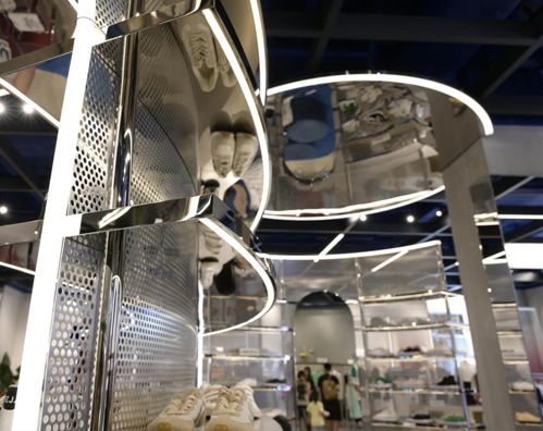 Metal punching plate LED light strip shopping mall shoe rack accessories display rack